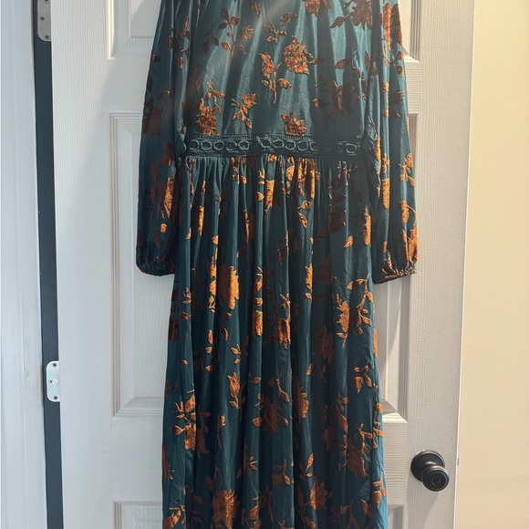 NWT Baltic Born: Christine Velvet Embossed Midi Dress - Picture 5 of 7